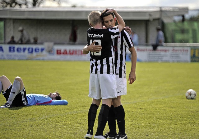 Ein Bild, das vieles aussagt:  Freude ...utterwalds Torhter Tobias Kornmeier.   | Foto: Bettina Schaller