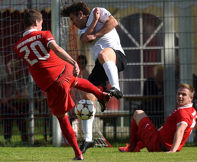 Finaler Schuss ins  Glck: Felix Drehe...Boden FFC-Teamkollege Fabian Sutter.    | Foto: seeger