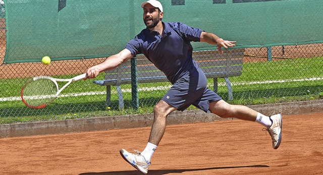 Machte sich lang, verlor aber  im Matc...: Augustin Banos Florez vom TC Lrrach  | Foto: uwe rogowski