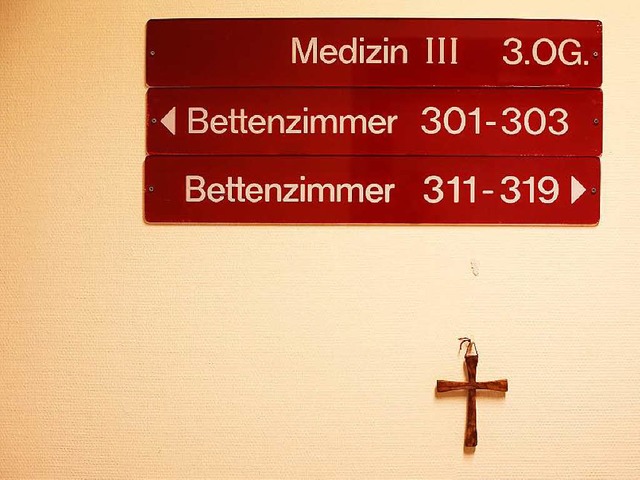 Was darf die Kirche in ihren Kliniken ...n den Beschftigten alles abverlangen?  | Foto: dpa/Privat