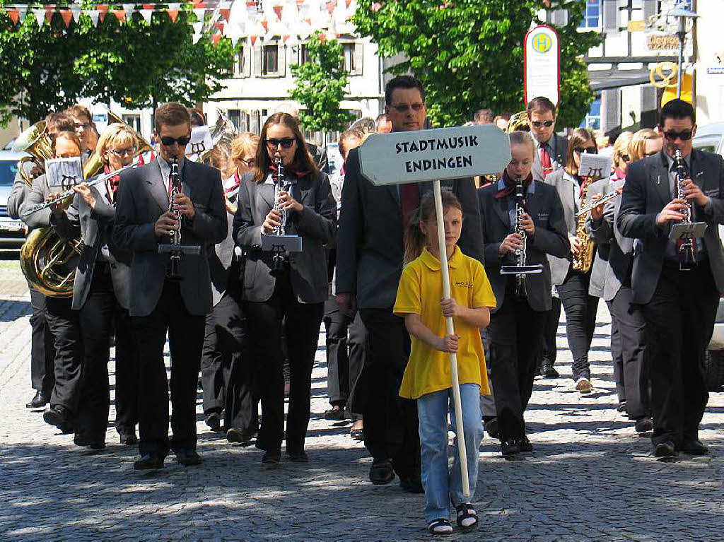 Endingens Stadtmusikdirektor Martin Baumgartner und seine Musikerinnen und Musiker.