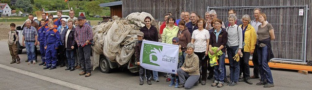 Berge von Mll sammelten engagierte B...n und Helfer zu einem Erinnerungsfoto.  | Foto: Alfred Peter