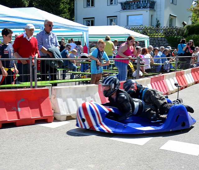 Attraktion beim Seifenkistenrennen war ein Sidecar.   | Foto: Sigrid Umiger