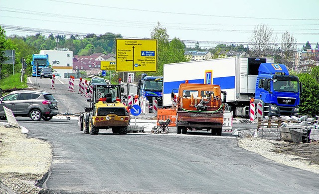 Flott voran kommen die Bauarbeiten am ...t mit dem Aldi-Lager gefahren werden.   | Foto: Gnter Vollmer