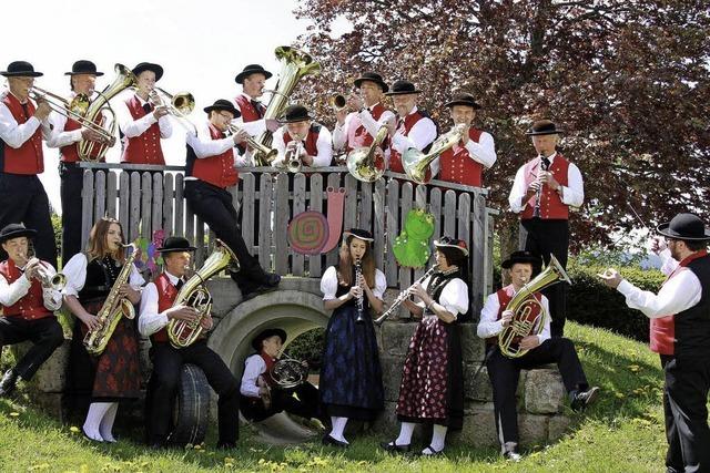 Bauernkapelle ldt zum Feiern nach Saig ein