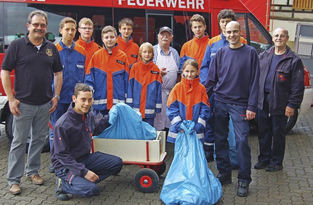 Sammeln fr eine saubere Umwelt: die C...#8222;Umwelttag Hauingen&#8220;&#8194;  | Foto: Paul Schleer