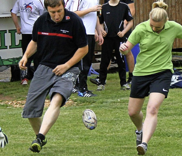 Die Rugbykugel forderte  Geschick von ...nier der &#8222;Mhlichnchte&#8220;.   | Foto: Ralph Lacher