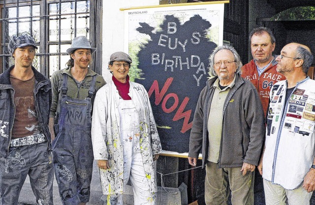 Bei der Vorbereitung fr Beuys&#39; Ge...eyer, Gerhard Winter und Jochen Lemke   | Foto: Rosemarie Tillesssen