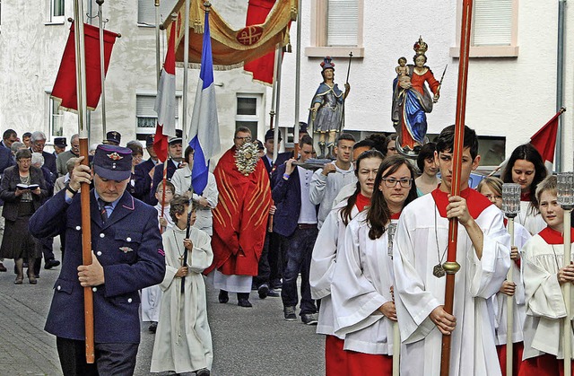 Zahlreiche Glubige beteiligten sich a...hren des Kirchenpatrons Sankt Gangolf.  | Foto: Herbert Trogus