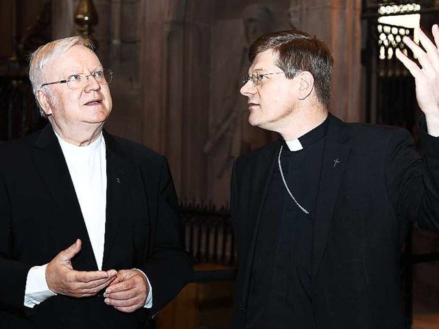 Erzbischof Stephan Burger und Dompfarrer Wolfgang Gaber im Chor des Mnsters  | Foto: Philipp Kiefer