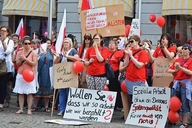 Kita-Streik: Hunderte bei Kundgebung in Offenburg