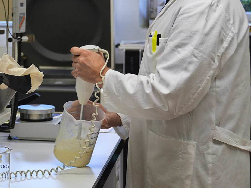 Schälen, pürieren, entsaften: Im Labor...  für die Isotopenanalyse vorbereitet.  | Foto: Felix Held