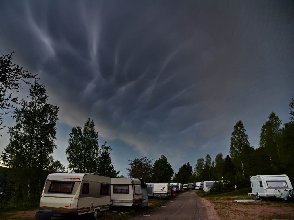 Mammalus-Wolken auf dem Campingplatz am Schluchsee