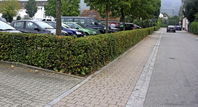 20 Neue Parkpltze sollen an der Kchl... Dafr muss der Grnstreifen weichen.   | Foto: Fabry