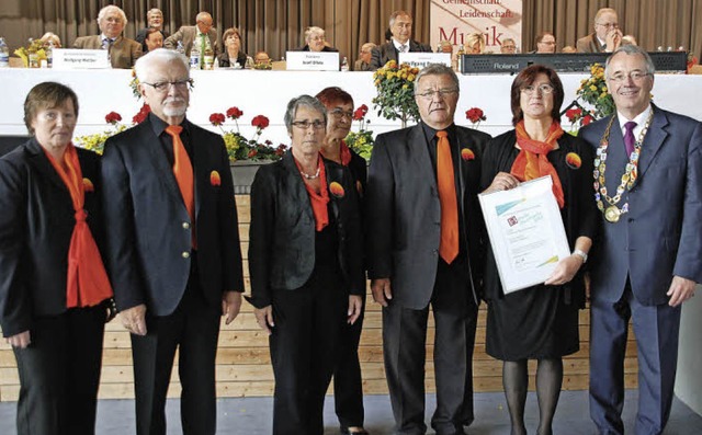 Das Foto zeigt (von links)  Monika Imm... Badischen Chorverbands Josef Offele.   | Foto: ivo-press (Ingrid Vollmer)