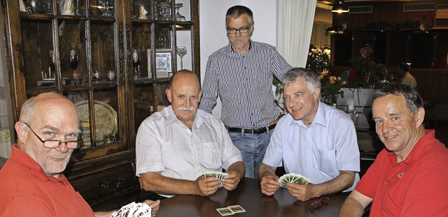 <Text>Jrgen Schur (von links), Klaus-...sitzender  Helmut Fortwngler. </Text>  | Foto: Schnabl