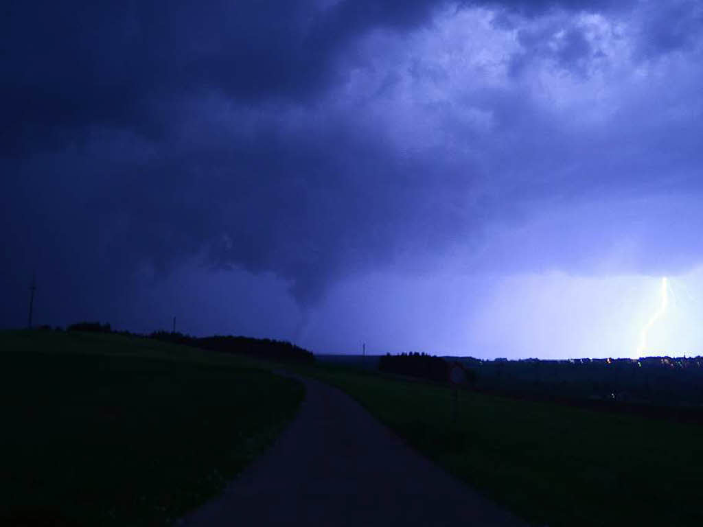 Tornado: Blick von Wittlekofen Richtung Bonndorf.