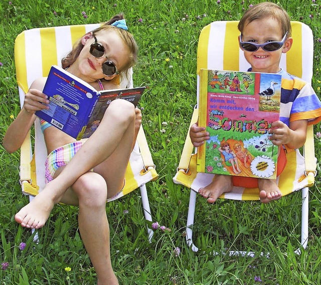 Mit einem guten Buch im Liegestuhl zu ...dern und Jugendlichen Spa zu machen.   | Foto: Symbolfoto: Zvg