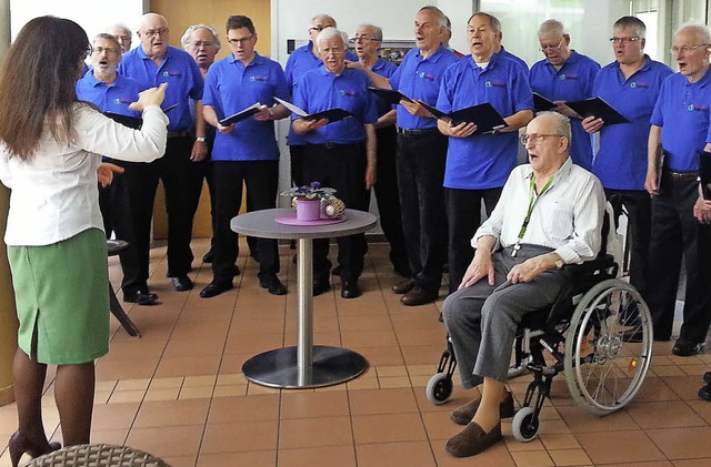 Der Liederkranz Degerfelden sang fr Karl Braun im Brgerheim.   | Foto: zvg