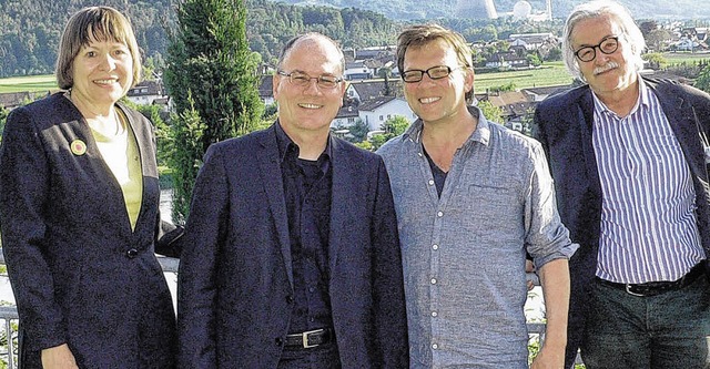 Auf der Suche nach dem sichersten Ort ... Edgar Hagen und Geologe Marcos Buser.  | Foto: Manfred Herbst