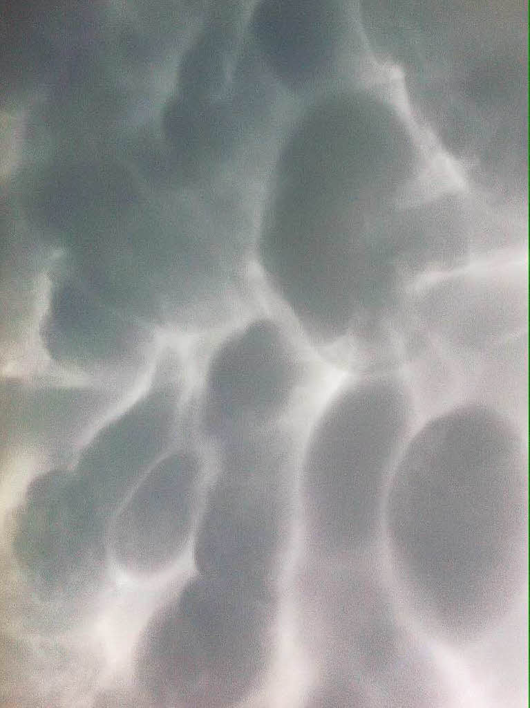 Mammatus-Wolken in Tunsel