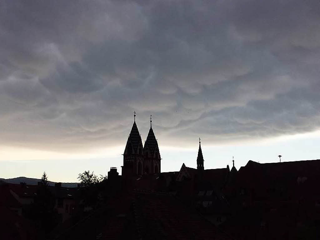 Mammatus-Wolken im Freiburger Stadtteil Sthlinger