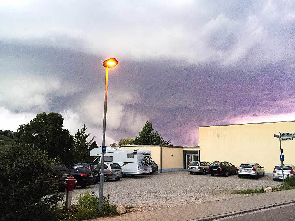 Keine Mammatus-Wolken, aber die Andeutung einer Windhose