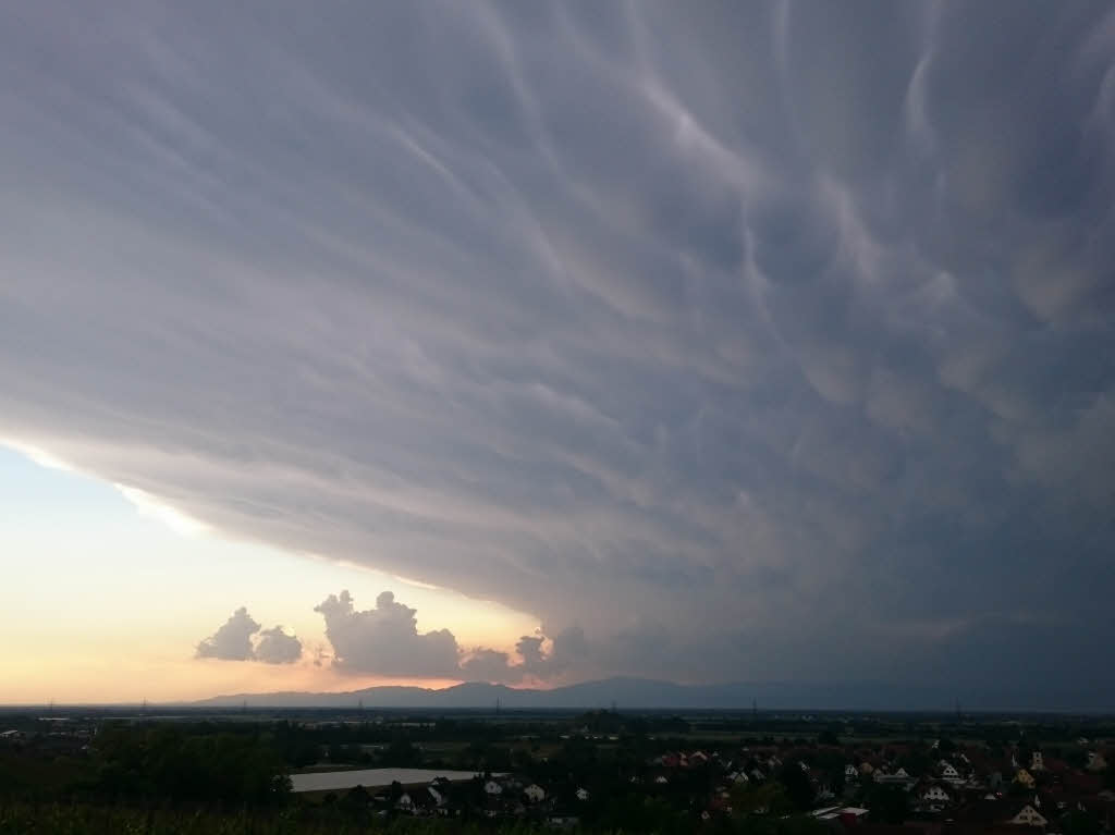 Mammatus-Wolken, sdlich von Freiburg