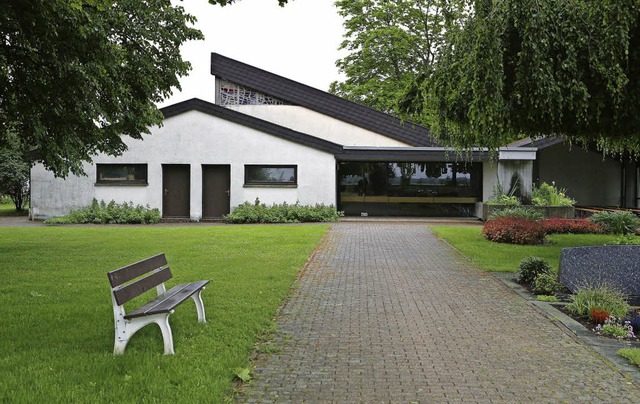 Leichenhalle in Dundenheim: Nicht nur ...chdigt, es gibt auch Risse in Beton.   | Foto: Chr. Breithaupt