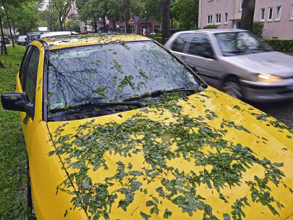 Hagelschäden an Autos KfzVersicherung will Sammelstellen