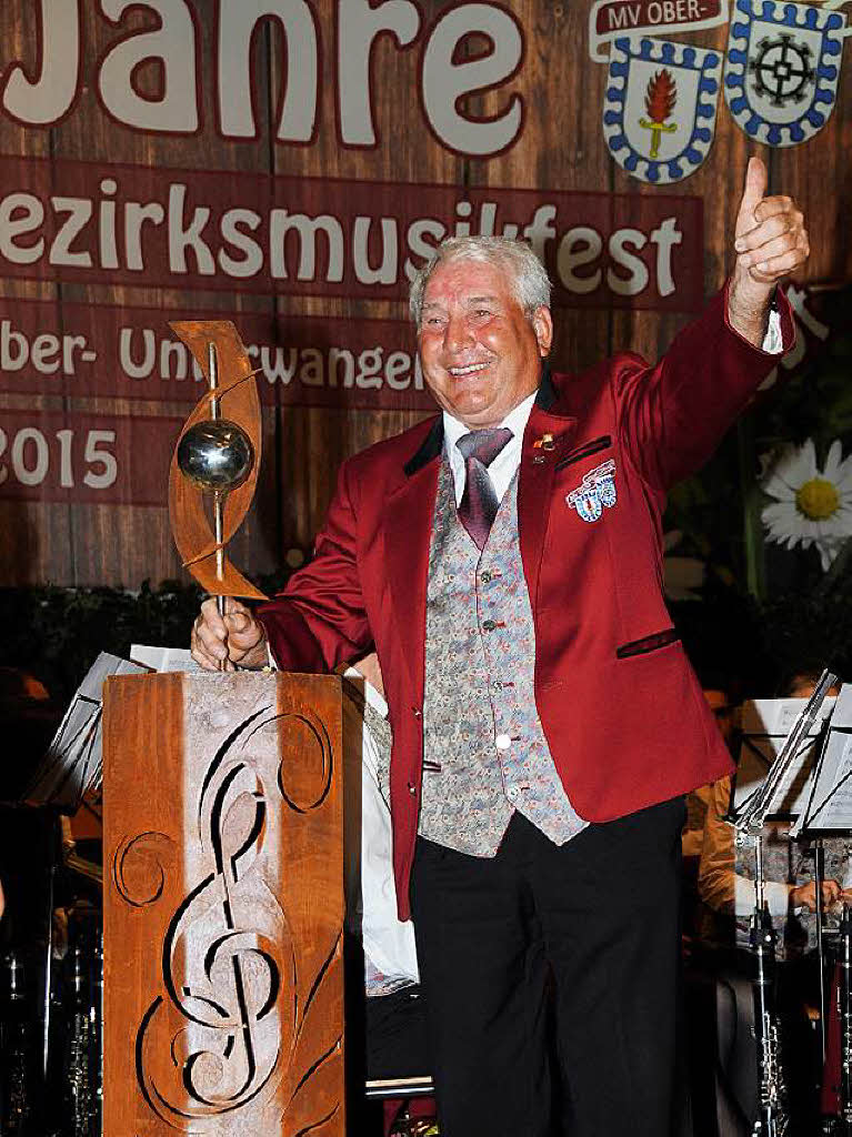 Fr 50 Jahre aktive Mitgliedschaft im MV Ober- Unterwangen wurde Wendelin Braun mit Groen Goldenen Ehrennadel des Bundes Deutscher Blasmusikverbnde ausgezeichnet.
