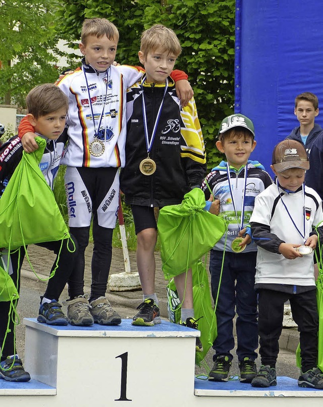 Glckliche Kinder und rasante Rennen g...rstag beim Radkriterium in Holzhausen.  | Foto: Claudia Bachmann-Goronzy
