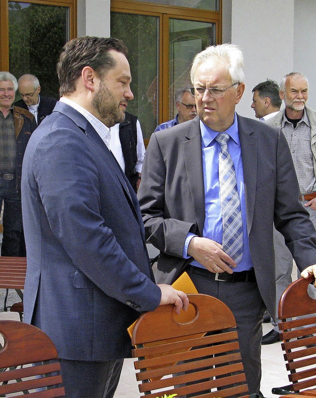 Landesminister Alexander Bonde und Br...erten bei einem Kaffee ins Gesprch.   | Foto: Ulrike Spiegelhalter