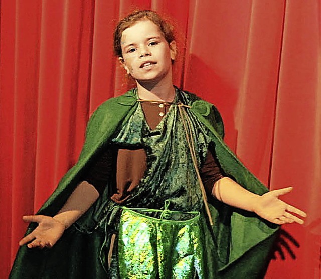 Emilie Gourlan in der Rolle des schelmischen Puck    | Foto: schule