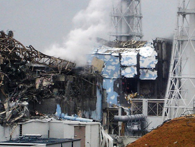 Unbeherrschbare Krfte: Dieses Foto vo... zerstrte Atomkraftwerk in Fukushima.  | Foto: AFP