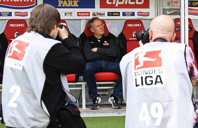 Trainer Streich vor dem Spiel gegen den FC Bayern Mnchen.  | Foto: dpa
