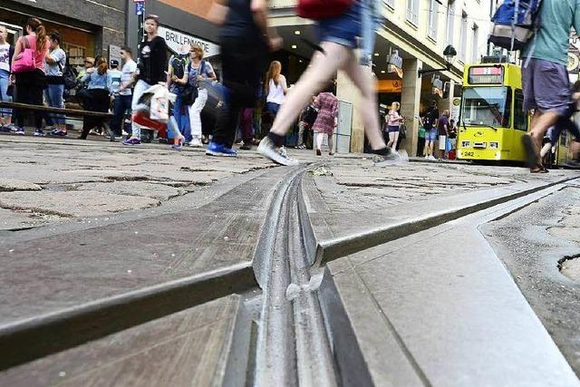 Neue Gleise am Bertoldsbrunnen mssen schon repariert werden