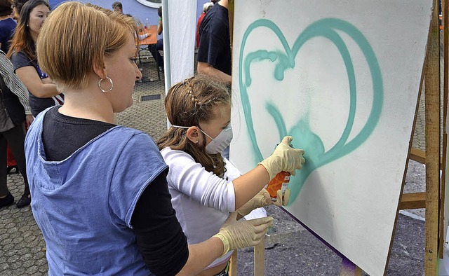 Selber Graffiti sprhen konnten die Sc...lingsfest der Ferdinand-Ruska-Schule.   | Foto: Privat