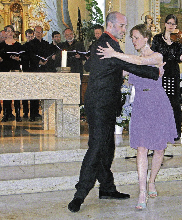 Neben der Musik gab es auch einen Tango vor dem Altar.   | Foto: Ulrike Spiegelhalter