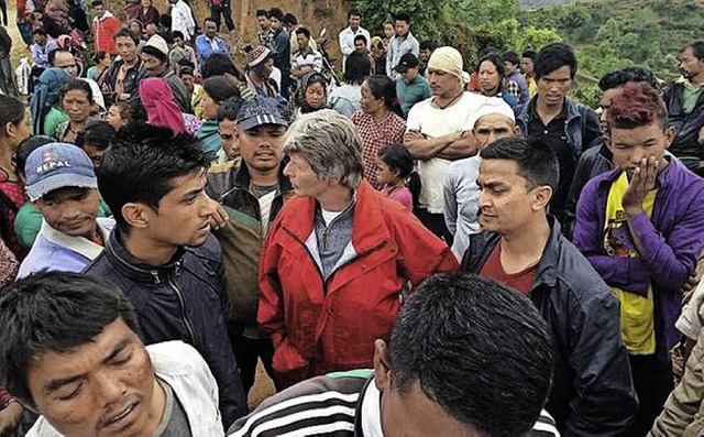 berall in Nepal warten viele Menschen auf die Helfer.   | Foto: zVg