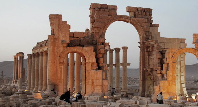 Die Ruinen von Palmyra zhlen seit 198...un bedroht der IS die syrische Stadt.   | Foto: dpa