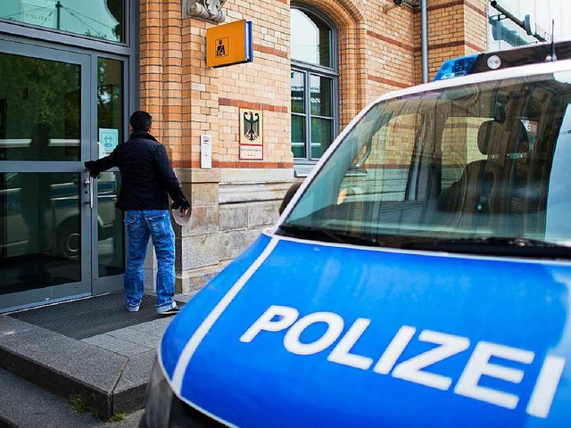 Die Wache der Bundespolizeiinspektion ...einem Beamten misshandelt worden sein.  | Foto: dpa