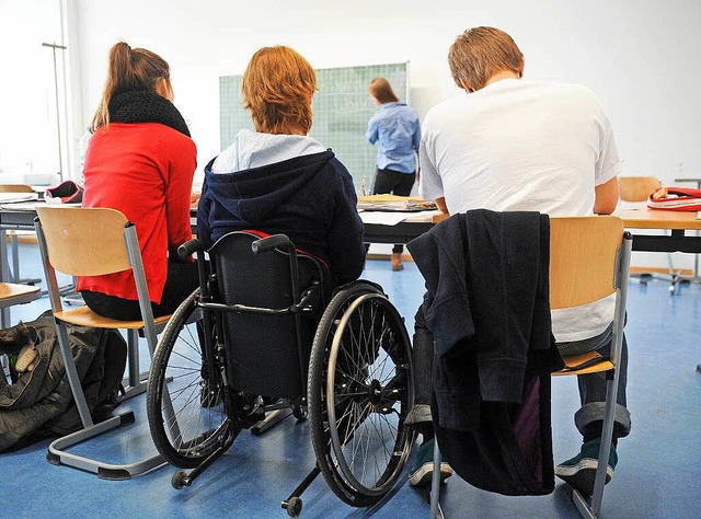 Mit Rollstuhl in der Klasse  | Foto: dpa
