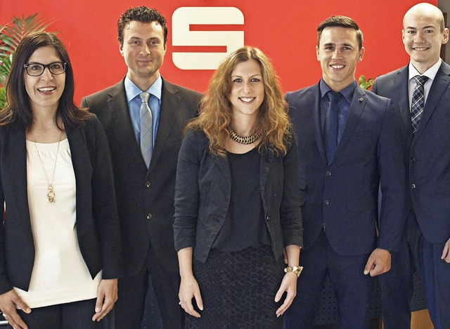 Das aktuelle Team: Stefanie Hecht,  Ge...n und der Auszubildende Christoph Leon  | Foto: Sparkasse