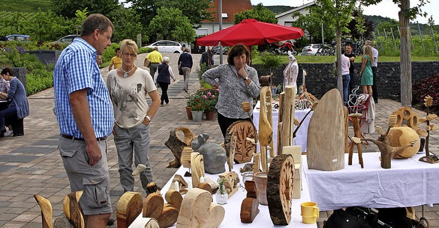 Auch Holzarbeiten wurden beim Frhlingsmarkt in BIschoffingen angeboten.  | Foto: Herbert trogus