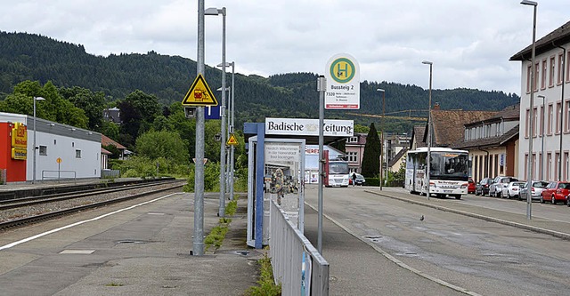 Leere Gleise hben wie drben: Von Don...eiken die Lokfhrer und die Busfahrer.  | Foto: Verena Pichler 