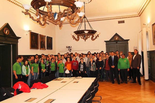 Die Stadt empfing das Jugend-Blasorchester aus Kleinmachnow im Rathaussaal.  | Foto: zvg