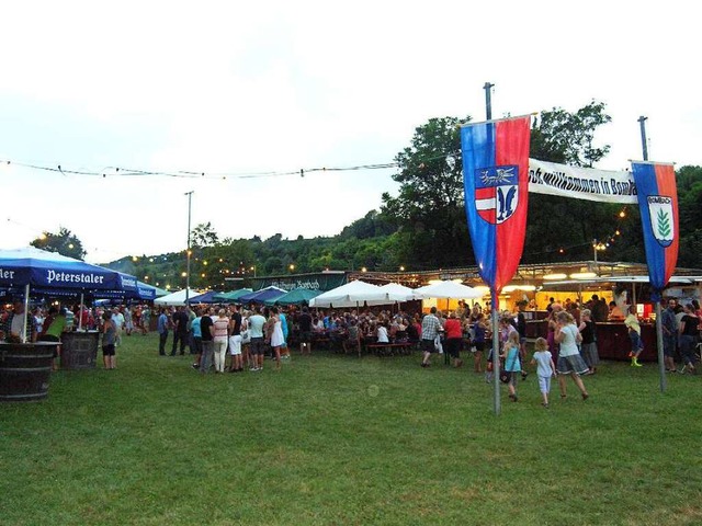 Beliebter Treffpunkt in der Region: Das Bombacher Weinfest im Forlengrund.  | Foto: Ute Schler