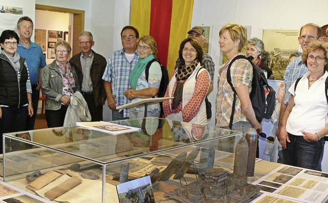 Freundschaftstreffen: Zwei Familien au...n besuchten das Heimatmuseum Neuried.   | Foto: dieter fink