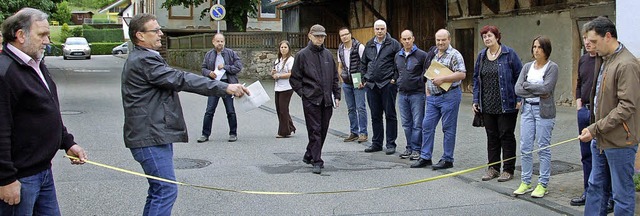 Bei der Vor-Ort-Begehung in der Strae...e  Verbesserung der Verkehrssituation.  | Foto: Wolfgang Beck